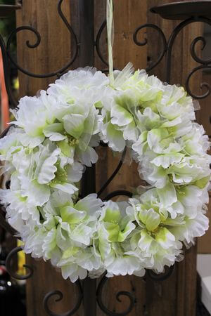 Zöldesfehér kopogtató ajtódísz 30cm