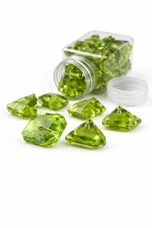 Zelené dekorační kamínky ve tvaru diamantů 82ks