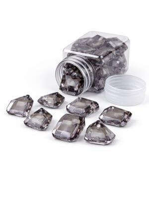 Sivé dymové dekoračné kamienky tvaru diamantu 82ks