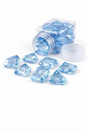Modré dekorační kamínky ve tvaru diamantů 82ks