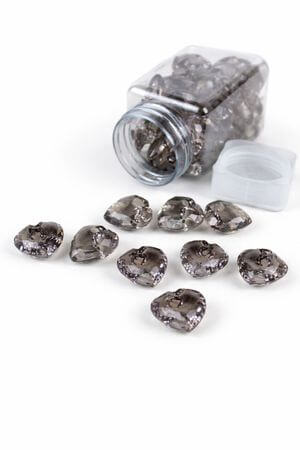 Šedé kouřové dekorační kamínky tvaru srdíčka 40ks