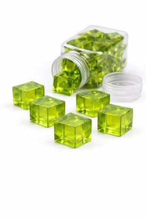 Zelené dekorační kamínky ve tvaru kostky 80ks