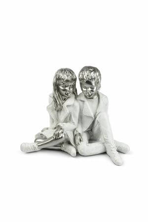 Bílo stříbrná figurka chlapce s holčičkou 19cm