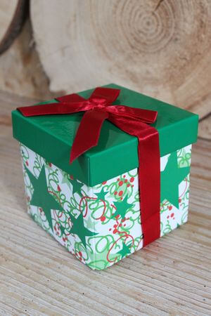 Zöld ajándékdoboz 10cm