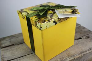 Sárga ajándékdoboz 10cm 