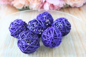 Fialové ratanové guličky 5cm 6ks
