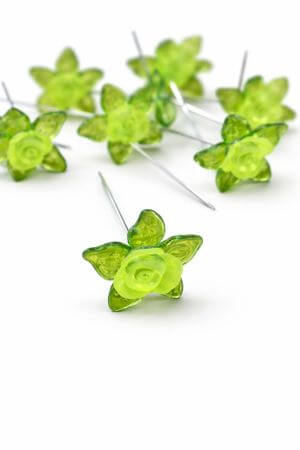 Špendlík so zelenou květinkou 12ks 7cm