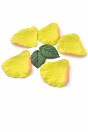 Žlté lupene ruže 5ks a 2 zelené listy