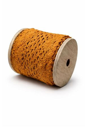Oranžová čipková stuha na špuľke 2,85m