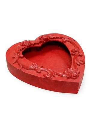 Červené drevené srdce s ornamentom 31cm