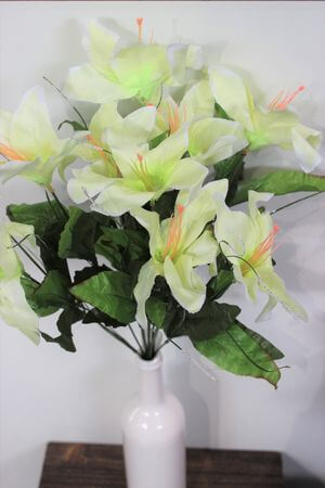 Krém színű liliom csokor 45cm