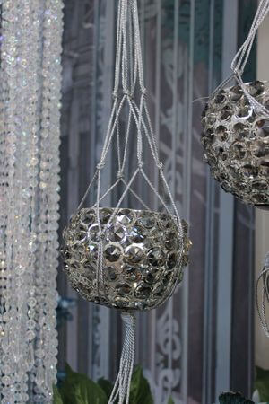 Stříbrná síťka na květináč 90cm