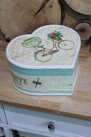 Rózsaszín-krém szív alakú tároló fából 28cm