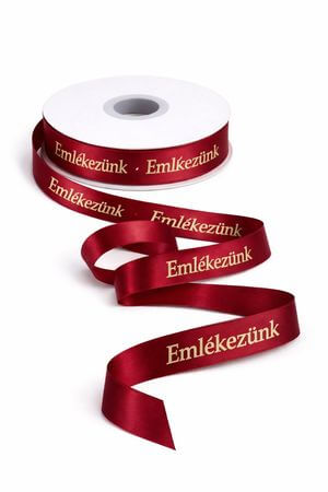 Bordó szatén szalag "Emlékezünk" felirattal 2cm  
