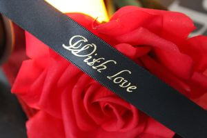 Fekete szatén szalag arany színű angol felirattal 