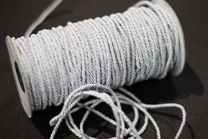 Sivá svetlá točená šnúrka 3mm 50m