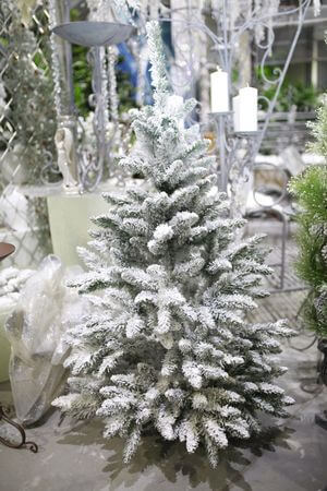 Biely zasnežený umelý vianočný stromček 150cm