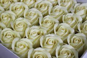 Vajszínű szappanrózsák 50db 6cm