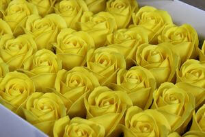 Sárga szappanrózsák 50db 6cm