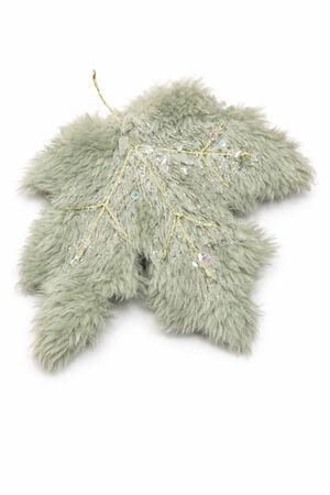 Zelený zdobený javorový list s kožušinkou 22cm