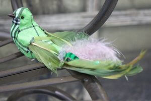 Zöld madár csipeszen 20 cm