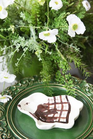 Fehér-barna húsvéti nyuszi alakú tányér 19cm