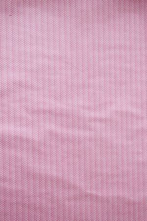 Růžový balící papír se vzorem