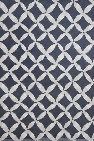 Fehér-kék geometriai mintás csomagolópapír