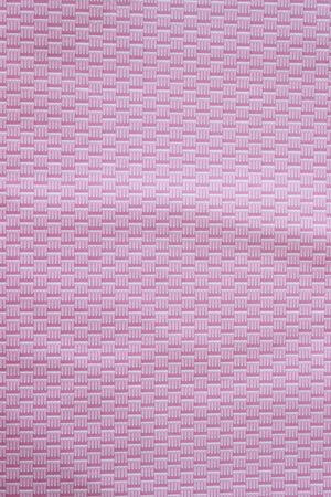 Růžově bílý balicí papír s geometrickým vzorem