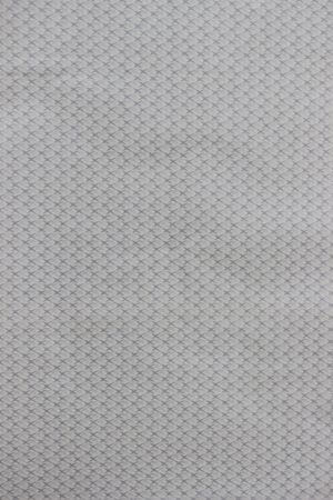 Biely baliaci papier s fialkovým vzorom