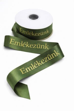 Zöld szatén szalag "Emlékezünk" felirattal 5cm
