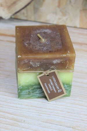 Natúr kocka alakú illatgyertya 7,5cm