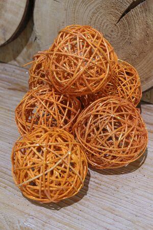 Narancssárga glitterezett rattan golyók 10cm 6db