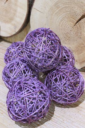 Fialové ratanové guličky s glitrom 10cm 6ks