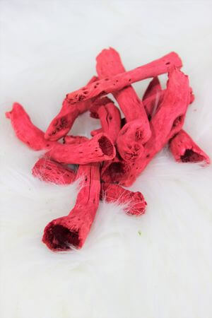 Piros dekoratív fadarabka 8cm 10db