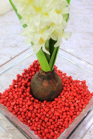 Červené dekoračné polystyrénové guličky 210g