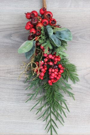 Piros mű bogyós betűző 55cm