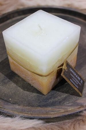 Krém-barna illatgyertya 7cm