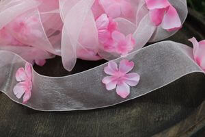 Rózsaszín átlátszó szalag virágokkal 3,5cm 5m