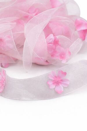 Rózsaszín átlátszó szalag virágokkal 3,5cm 5m