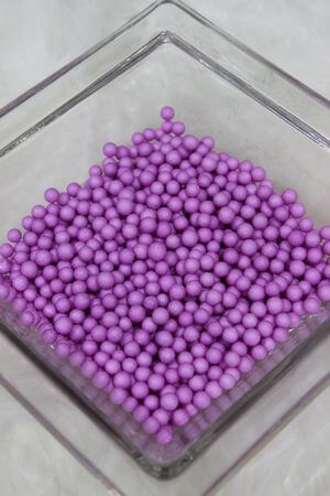 Lila dekoratív polisztirol golyók 50g