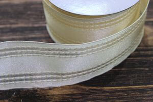 Krémová saténová stuha s pásky 4cm 10m
