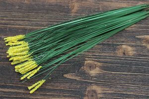 Umelá tráva so žltými guličkami 7ks 65cm