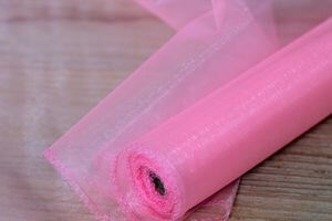 Růžová organza 37cm 10m