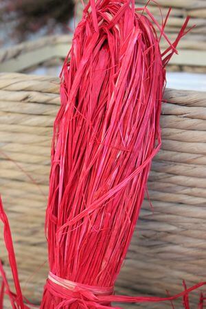 Červená rafie na aranžování 160cm