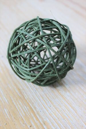 Sötétzöld rattan gömb 1db 7cm