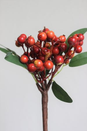 Vörösesbarna mű bogyók ágon 34cm