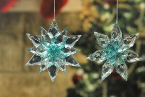 Jeges türkiz karácsonyfadísz hópelyhek 2db 12cm
