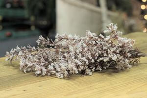 Hnědá zasněžená umělá větev 77cm