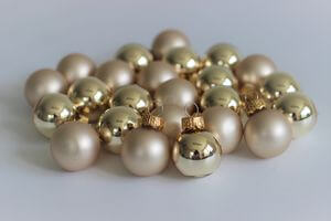 Krém és arany üveg karácsonyi gömbök 10cm 4db